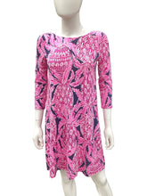Load image into Gallery viewer, Lilly Pulitzer Size Small pink print Dress