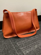 Load image into Gallery viewer, Desmo Orange Purse