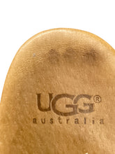 Load image into Gallery viewer, UGG Size 9 Camel Shoes