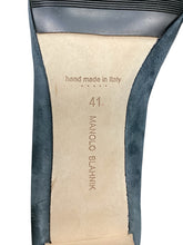 Load image into Gallery viewer, Manolo blahnik Size 10/10.5 Blue Shoes