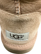 Load image into Gallery viewer, UGG Size 7 Camel Boots