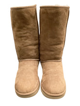 Load image into Gallery viewer, UGG Size 7 Camel Boots
