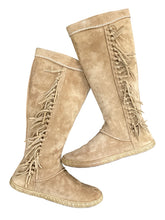 Load image into Gallery viewer, UGG Size 8 Camel Boots