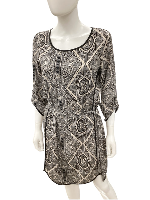 skies are blue Size Medium Black & Beige Dress