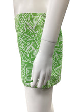 Load image into Gallery viewer, Lilly Pulitzer Size 8 Green &amp; White Shorts