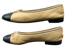 Load image into Gallery viewer, CHANEL Size 9.5 Black &amp; Beige Shoes