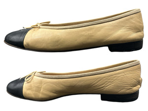 CHANEL Size 9.5 Black & Beige Shoes