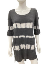 Load image into Gallery viewer, free people Size Medium Charcoal &amp; White Top