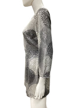 Load image into Gallery viewer, tory burch Size 8 Grey Top