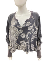 Load image into Gallery viewer, we the free Size Large Grey &amp; white Top