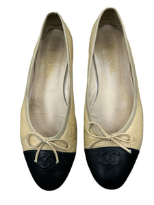 CHANEL Size 9.5 Black & Beige Shoes