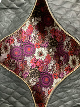 Load image into Gallery viewer, Vera Bradley Black Purse