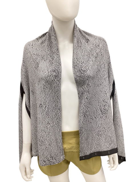 Lululemon Size one size Black & White Scarf