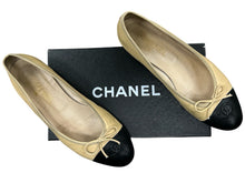 Load image into Gallery viewer, CHANEL Size 9.5 Black &amp; Beige Shoes