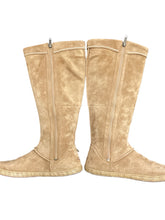 Load image into Gallery viewer, UGG Size 8 Camel Boots