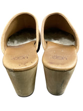 Load image into Gallery viewer, UGG Size 9 Camel Shoes