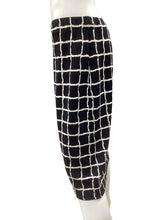 Load image into Gallery viewer, St John Size 8 Black &amp; White Skirt