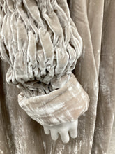 Load image into Gallery viewer, Genesio by Sunny Chayes Size one size Oatmeal Coat