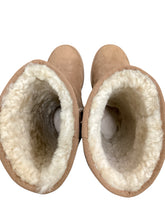 Load image into Gallery viewer, UGG Size 7 Camel Boots