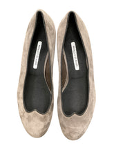 Load image into Gallery viewer, Manolo blahnik Size 10/10.5 Brown Shoes