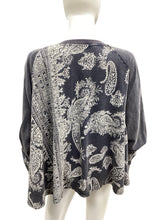 Load image into Gallery viewer, we the free Size Large Grey &amp; white Top