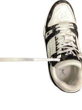 Load image into Gallery viewer, Louis Vuitton Size 8.5 Black &amp; White Shoes