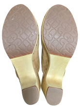 Load image into Gallery viewer, UGG Size 9 Camel Shoes