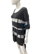 Load image into Gallery viewer, free people Size Medium Charcoal &amp; White Top
