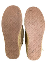 Load image into Gallery viewer, UGG Size 8 Camel Boots
