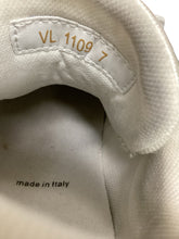 Load image into Gallery viewer, Louis Vuitton Size 8.5 Black &amp; White Shoes