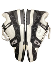 Load image into Gallery viewer, Louis Vuitton Size 8.5 Black &amp; White Shoes