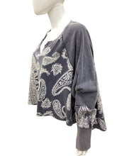 Load image into Gallery viewer, we the free Size Large Grey &amp; white Top