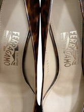Load image into Gallery viewer, salvatore ferragamo Size 9 Tortoise Shoes
