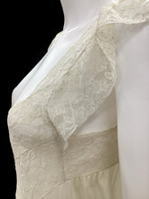 Load image into Gallery viewer, Size Large Beige Slip