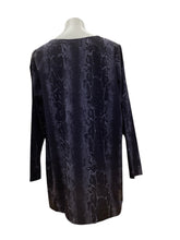 Load image into Gallery viewer, Comfy USA Size Large grey/floral Top