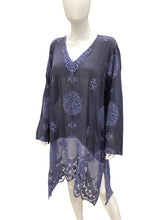 Load image into Gallery viewer, johnny was collection Size Oversized Navy Top