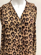 Load image into Gallery viewer, tory burch Size 4 Animal Print Top